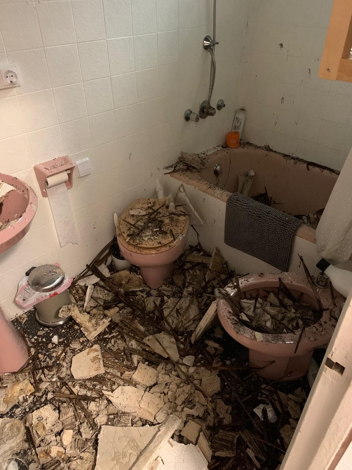 Sobrevivimos a la caída de la casa